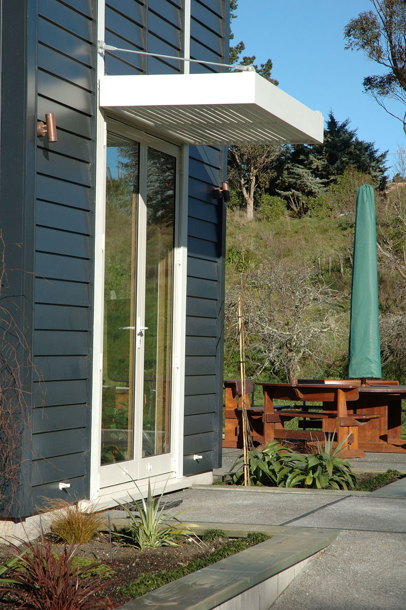 van Dalen house entrance to front patio